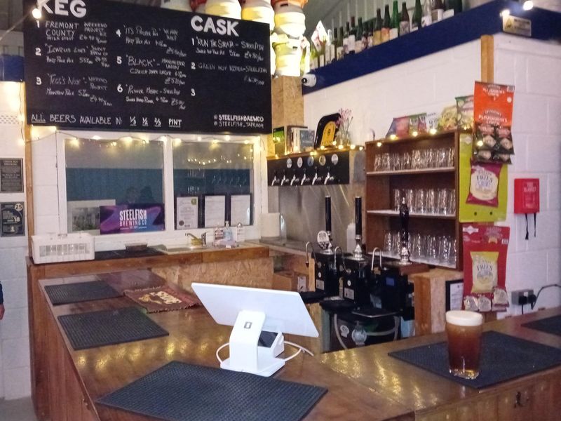 Bar showing 3 handpumps. (Bar, Key). Published on 06-02-2026