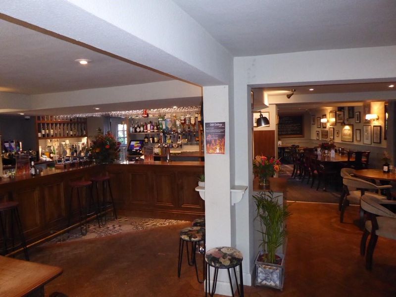 (Pub, Bar). Published on 01-01-1970 