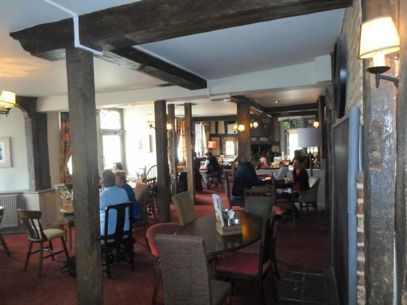 (Pub, Bar). Published on 01-01-1970 