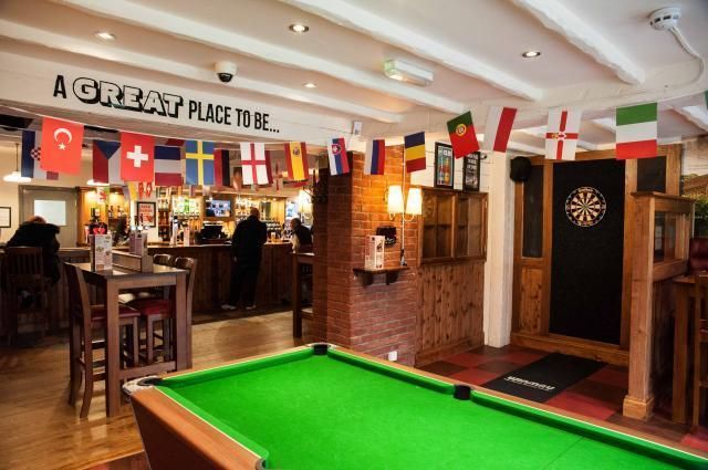 (Pub, Bar). Published on 06-02-2016