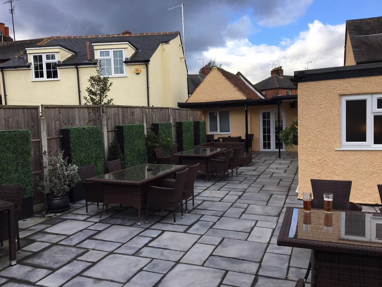 (Pub, Garden). Published on 03-05-2017