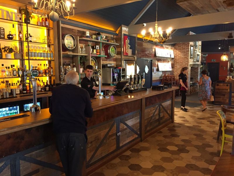 (Pub, Bar). Published on 01-01-1970 