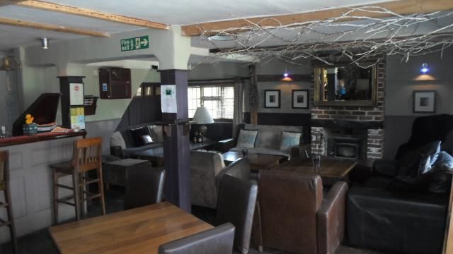 (Pub, Bar). Published on 01-01-1970