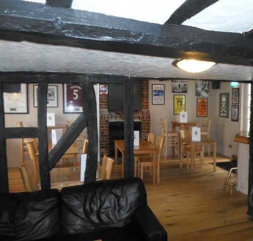 (Pub, Bar). Published on 01-01-1970