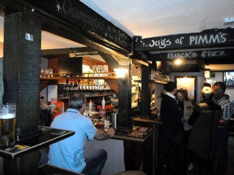 (Pub, Bar). Published on 01-01-1970