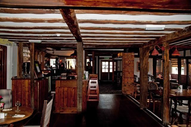 (Pub, Bar). Published on 03-10-2014