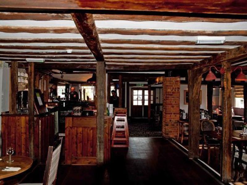 (Pub, Bar). Published on 03-10-2014