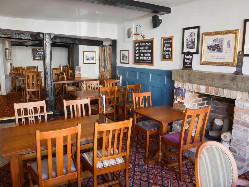 (Pub, Bar). Published on 01-01-1970 