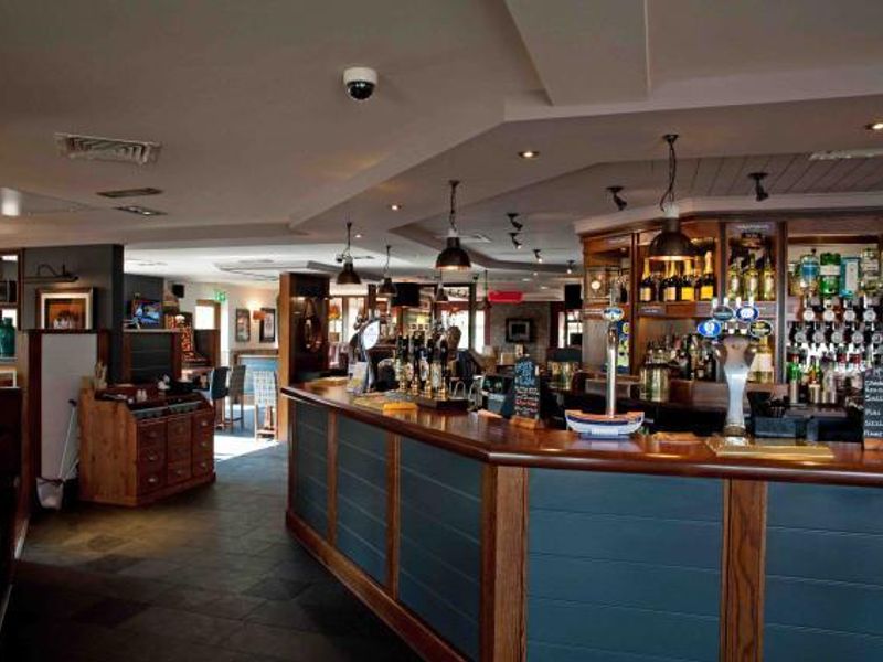 (Pub, Bar). Published on 01-01-1970 
