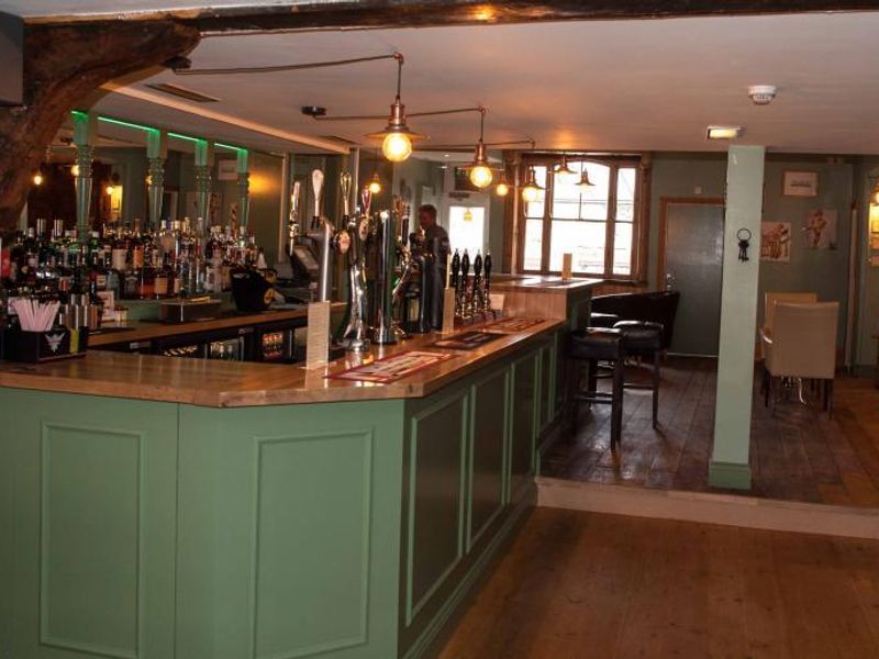 (Pub, Bar). Published on 01-01-1970 