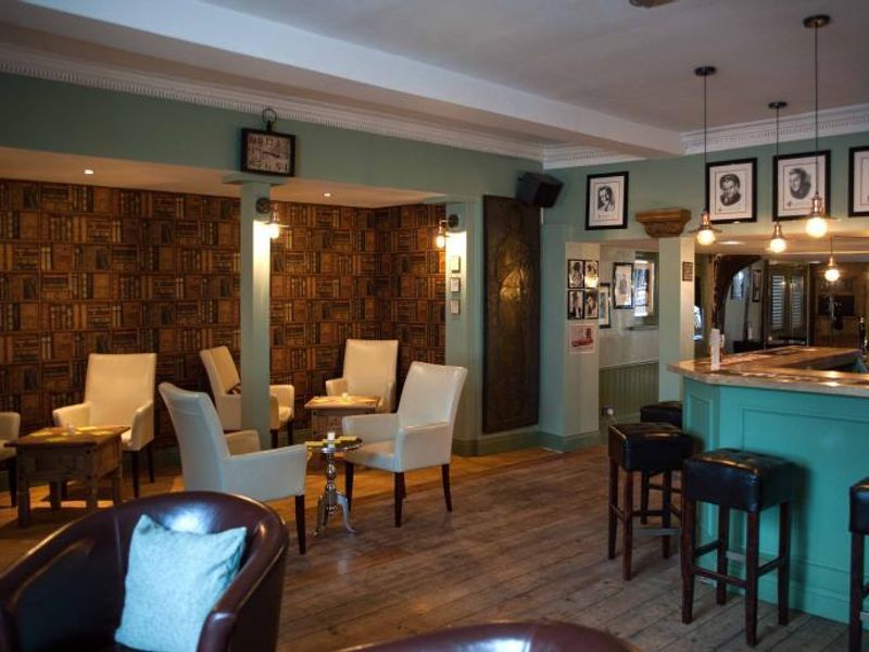 (Pub, Bar). Published on 01-01-1970 