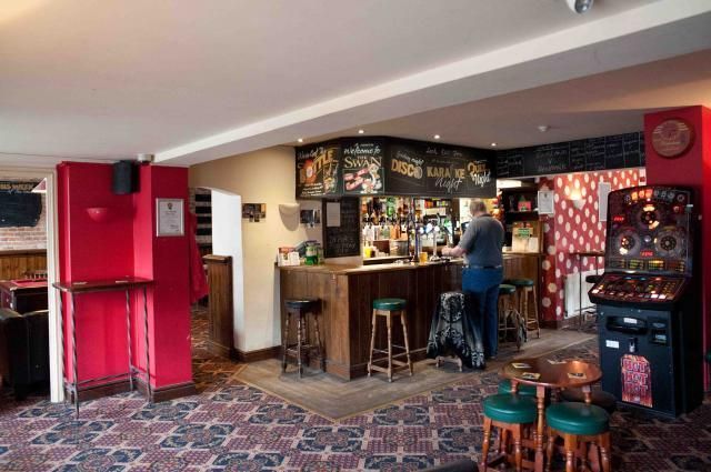 (Pub, Bar). Published on 01-01-1970