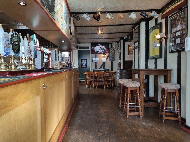 (Pub, Bar). Published on 01-01-1970
