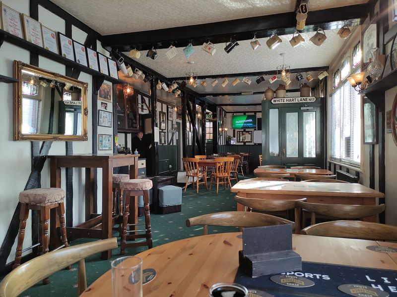 (Pub, Bar). Published on 01-01-1970