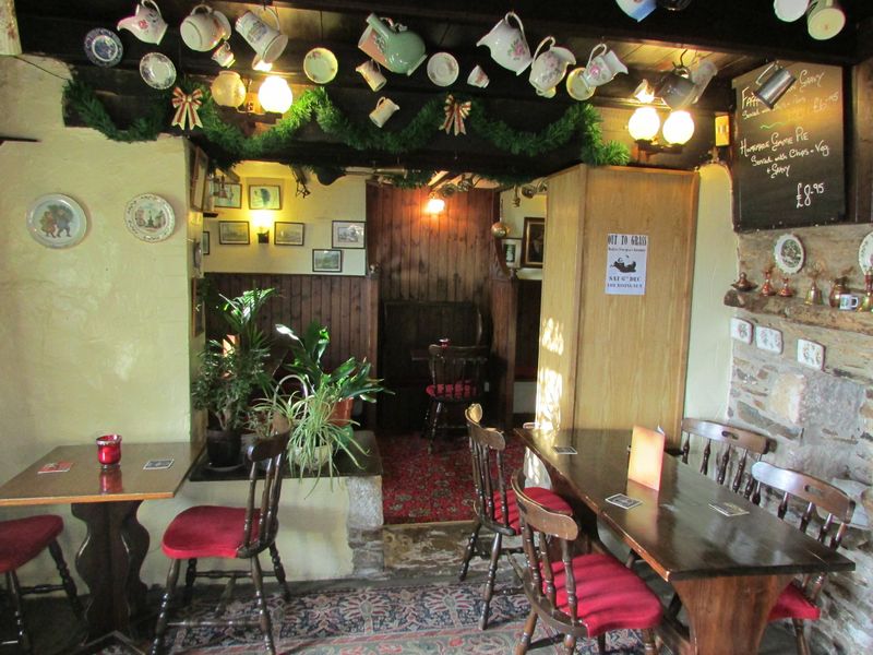 (Pub, Bar). Published on 07-12-2014