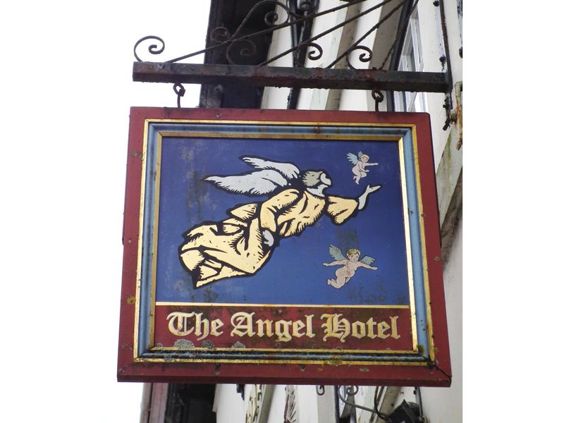 (Pub, Sign). Published on 08-04-2018