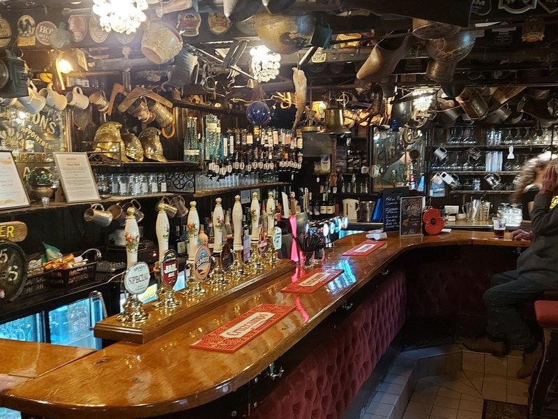 (Pub, Bar). Published on 12-08-2024