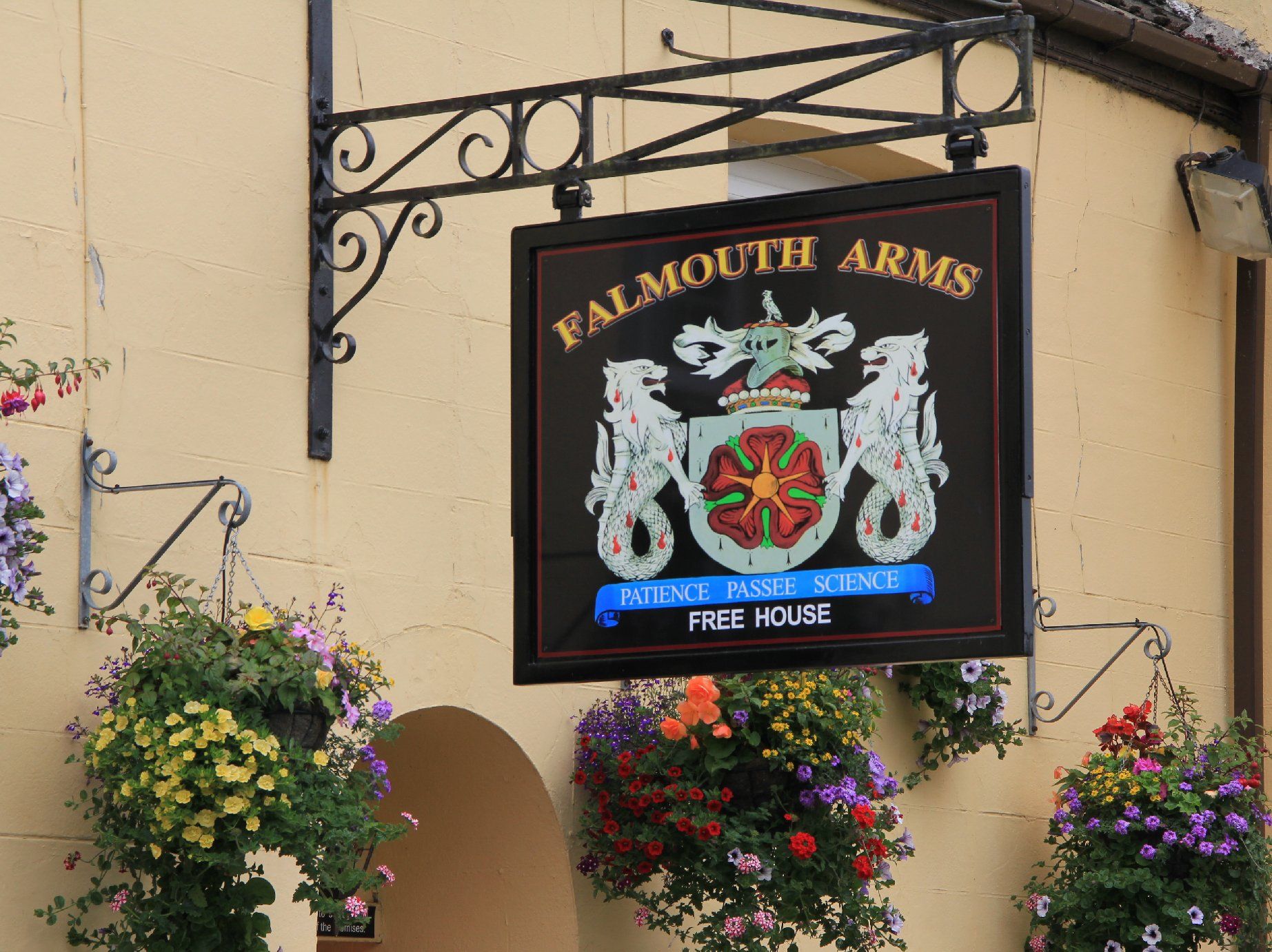 (Pub, Sign). Published on 27-06-2015