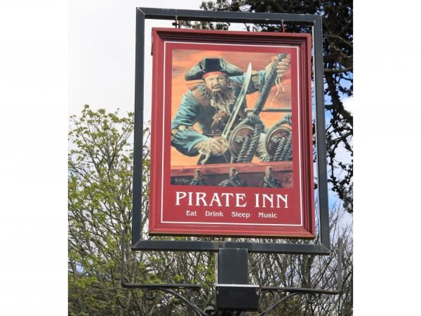 (Pub, Sign). Published on 29-04-2016