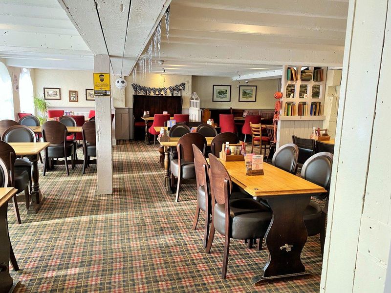 (Pub, Bar). Published on 17-11-2025 