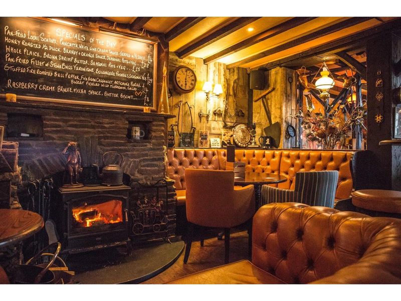 (Pub, Bar). Published on 03-10-2025
