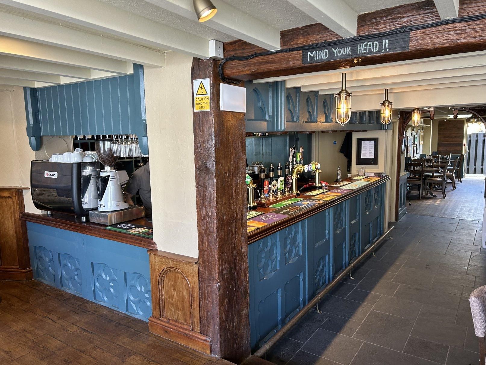 (Pub, Bar). Published on 25-04-2025