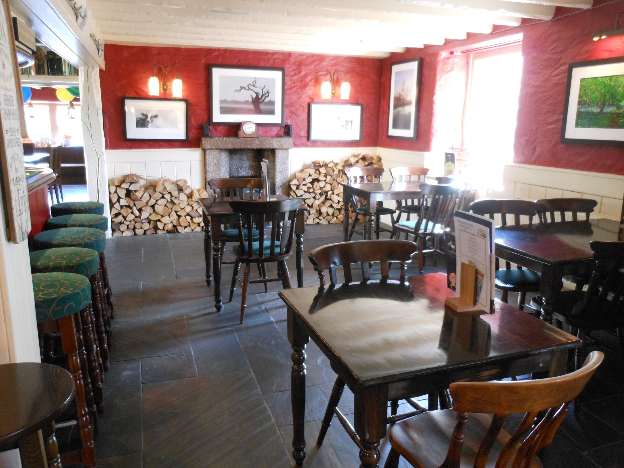 (Pub, Bar). Published on 16-11-2014