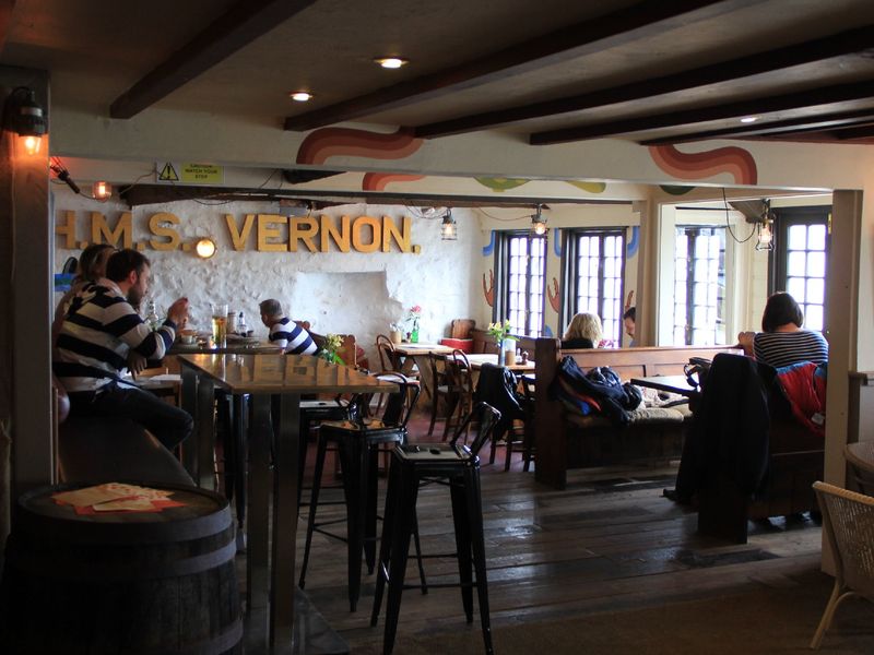 (Pub, Bar). Published on 15-11-2014 