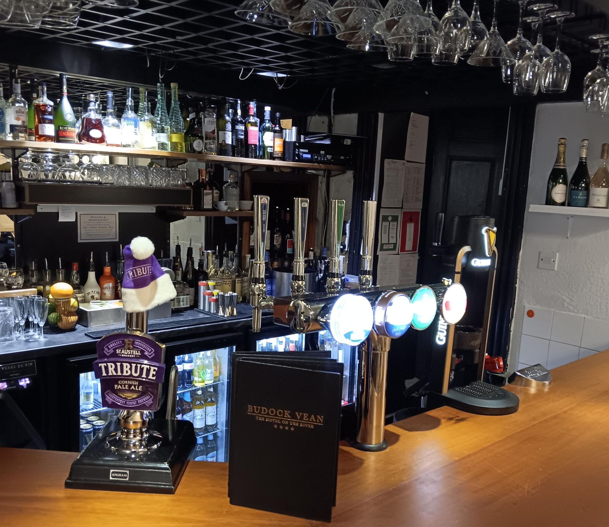 (Pub, Bar, Key). Published on 01-01-2026