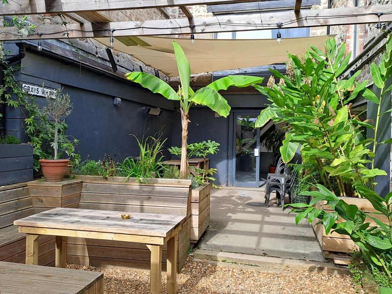 Seated area. (External, Garden). Published on 27-09-2026 