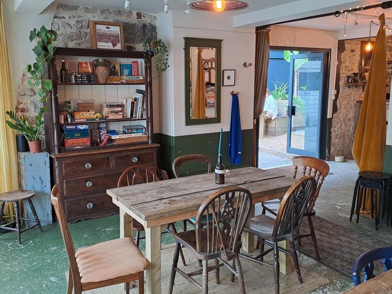 Front room. (Pub). Published on 27-09-2026 