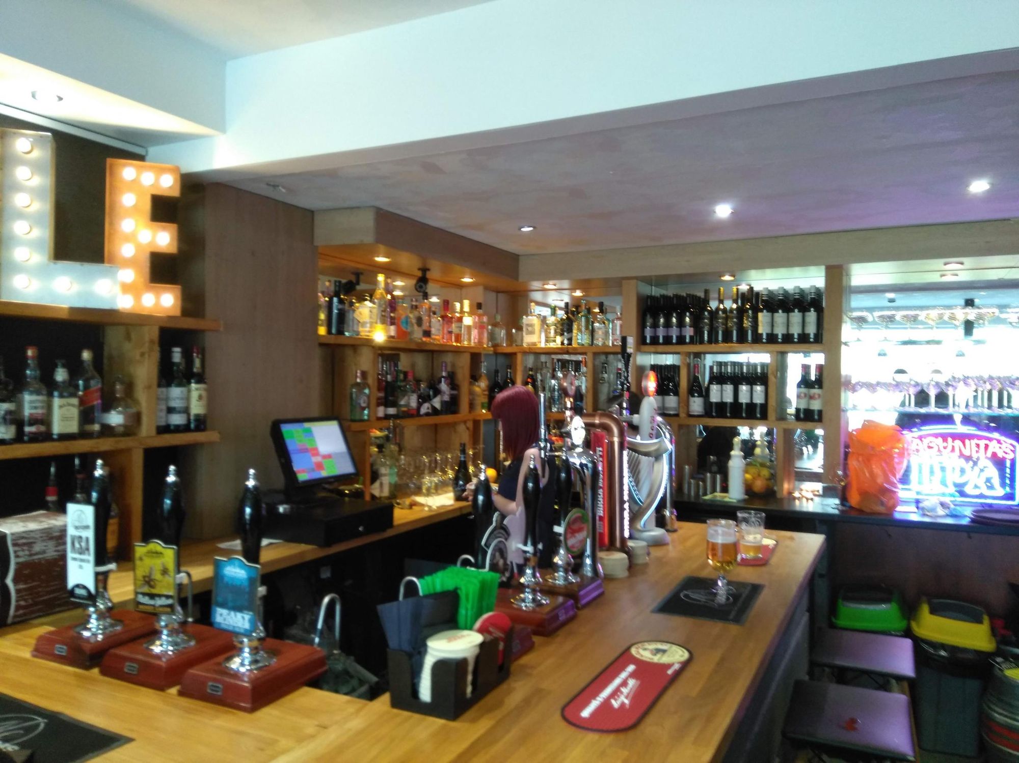 (Pub, Bar). Published on 13-04-2019