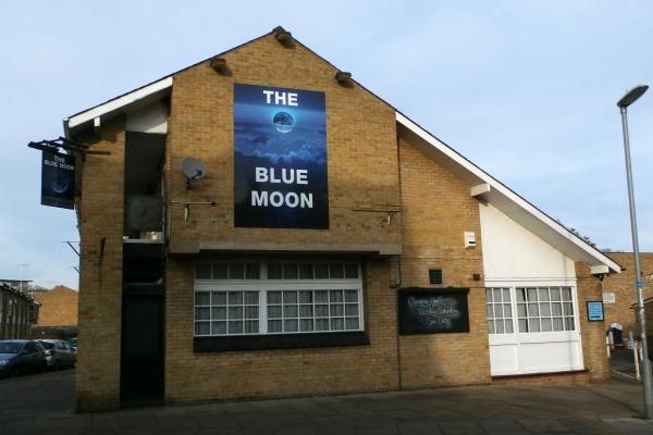 Blue Moon, Norfolk Street, Cambridge. (Pub, External). Published on 05-01-2014