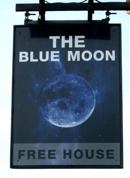 Blue Moon, Cambridge. (Sign). Published on 05-01-2014