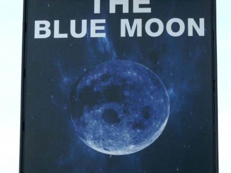 Blue Moon, Cambridge. (Sign). Published on 05-01-2014