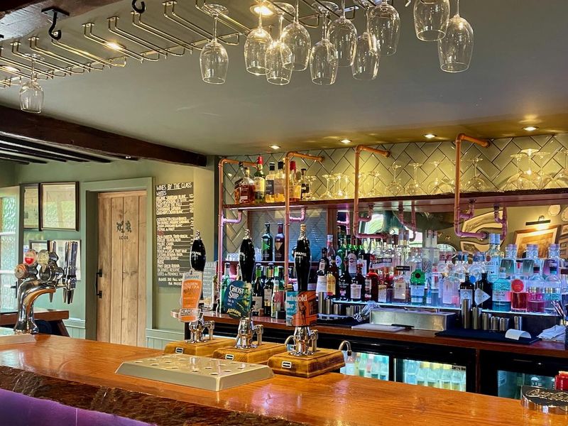 The bar. April 2026. (Bar). Published on 27-04-2026 