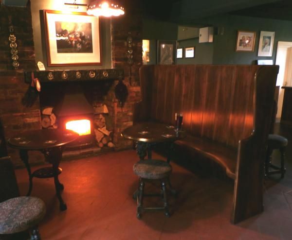 White Swan, settles and fireplace. (Pub, Bar). Published on 11-03-2014