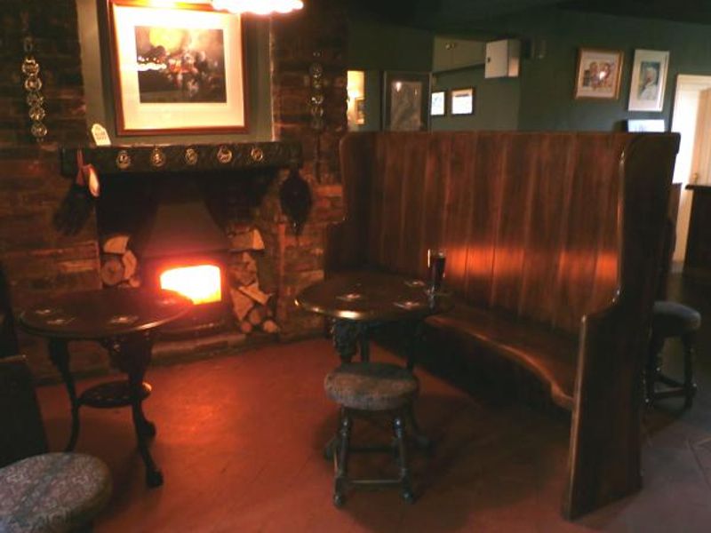 White Swan, settles and fireplace. (Pub, Bar). Published on 11-03-2014