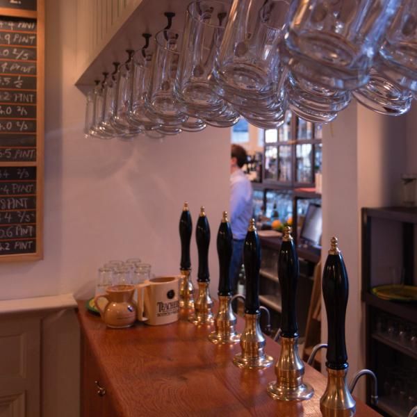 The handpumps on the bar. (Bar). Published on 10-11-2013