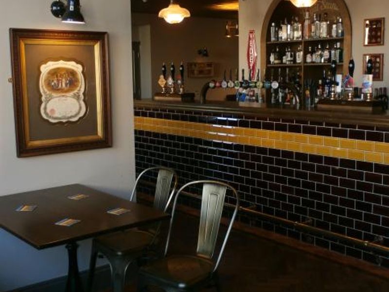 Royal Standard, October 2015. (Pub, Bar). Published on 26-10-2015