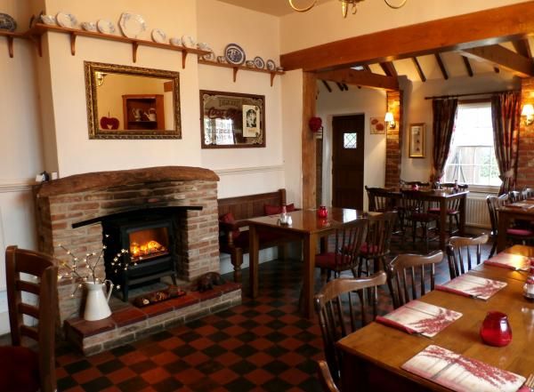 Chesstnut Tree, dining area. (Pub, Restaurant). Published on 11-03-2014