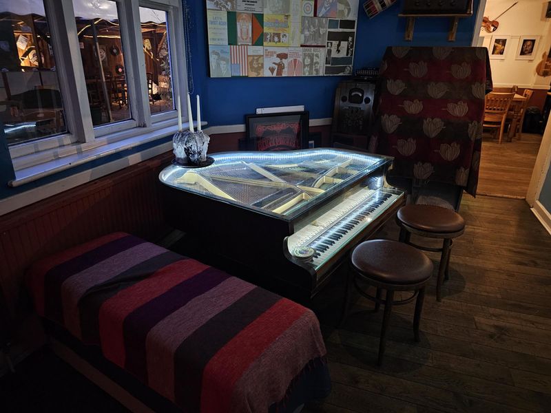 Glass piano. March 2026. Published on 06-03-2026 