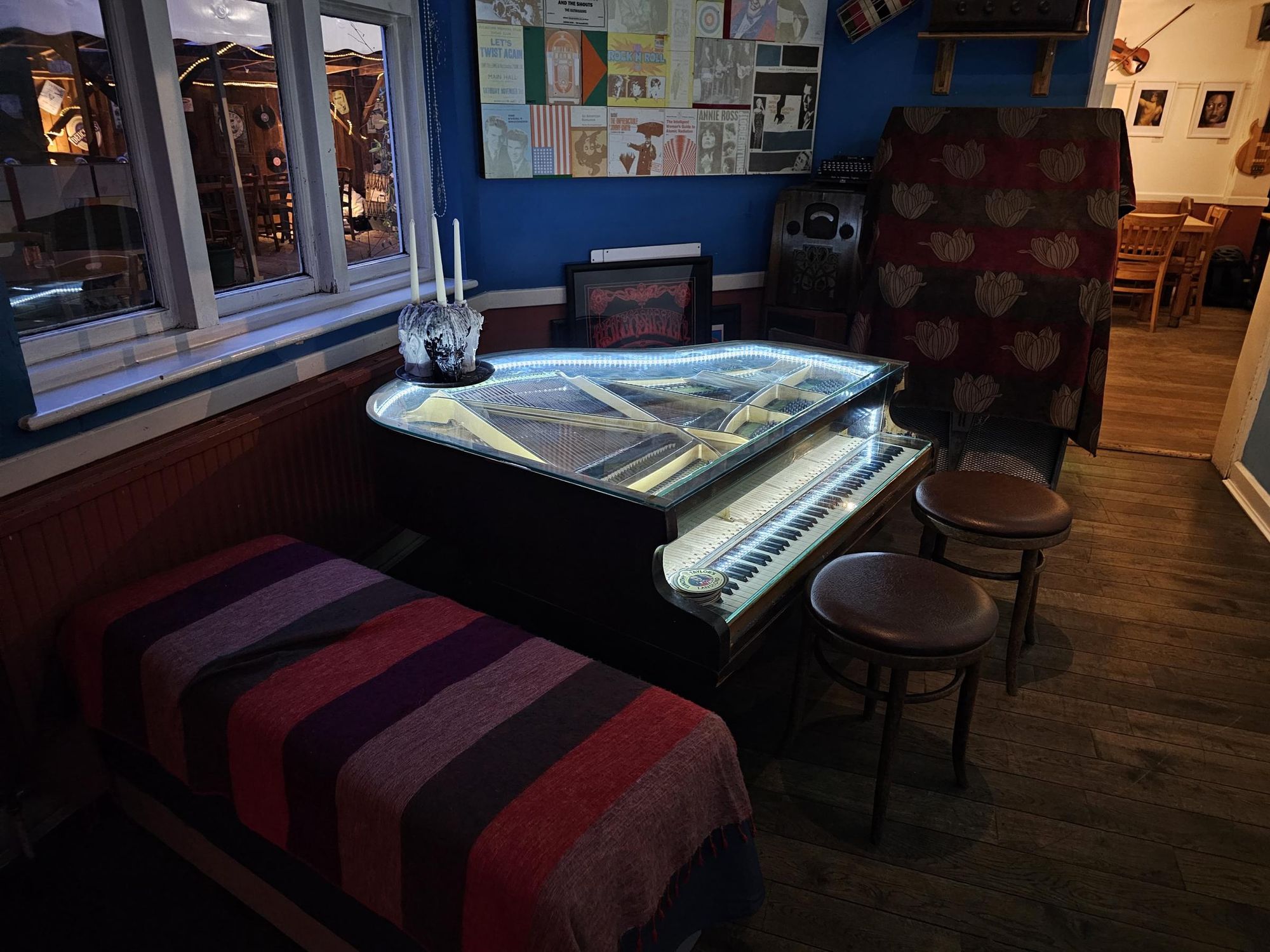 Glass piano. March 2026. Published on 06-03-2026