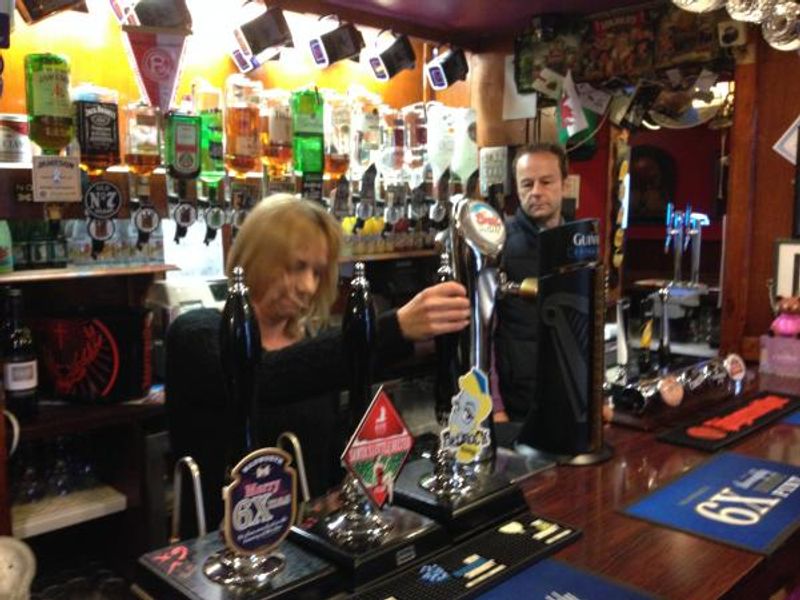 Lounge bar, Queens Carmarthen. (Publican). Published on 20-12-2013