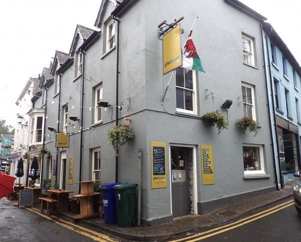 The Ginhaus, Lladeilo, formerly the Three Tuns. (Pub, External, Key). Published on 21-08-2016