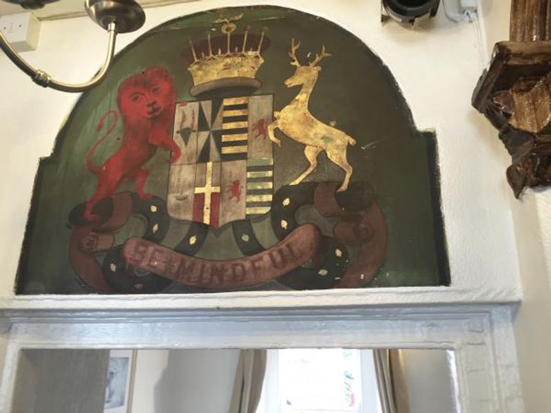 Red Lion, Llandybie. Old coat of arms painted in entranceway.. Published on 01-08-2016