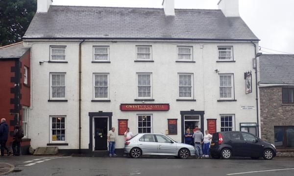 Castle Hotel Llangadog. (Pub, External). Published on 21-08-2016