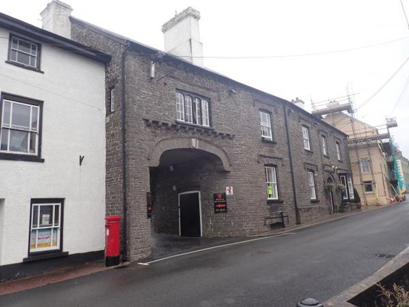 Red Lion Llangadog. (Pub, External). Published on 21-08-2016 