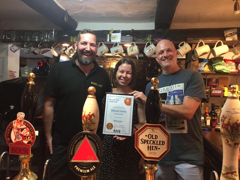 Publican Glynn Bennetts & Wife Gemma. (Bar, Publican, Branch, Award). Published on 03-09-2019