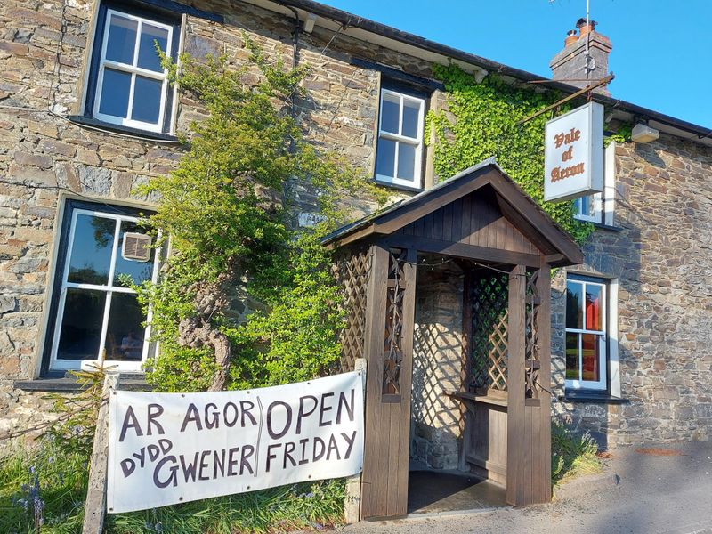 (Pub, Garden, Sign). Published on 16-05-2022 